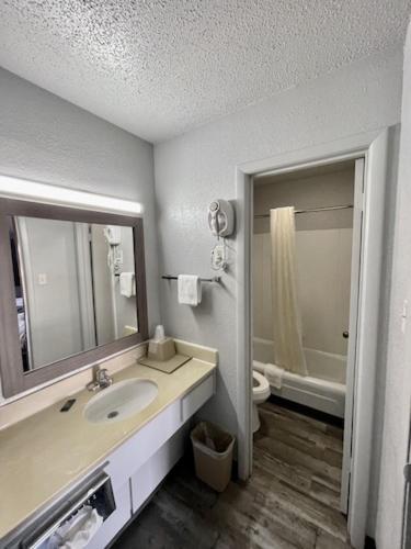 Delux Inn Cleburne Exterior foto
